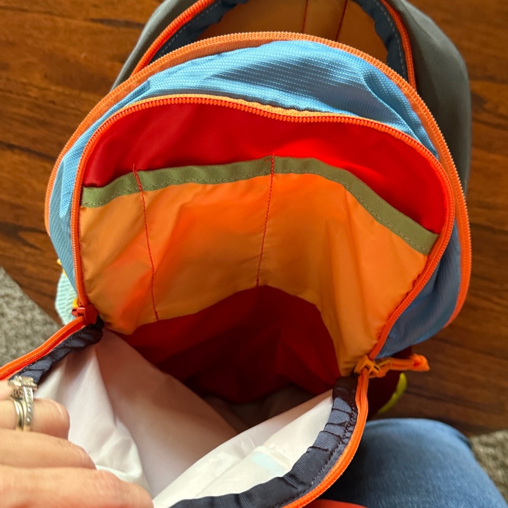 Cotopaxi Dimi Del Dia 12L Kids Colorful Backpack with Multiple Compartments - Picture 3 of 6